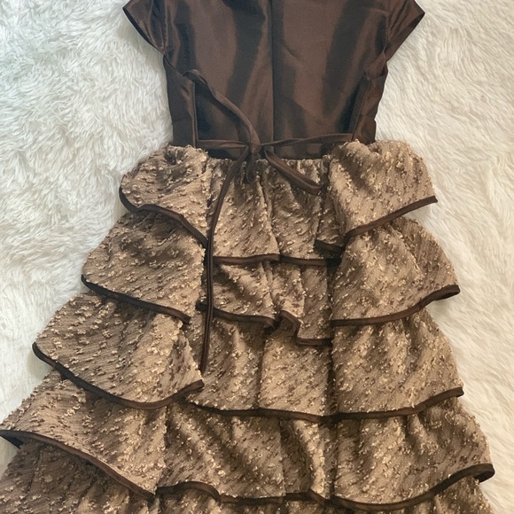 Beautiful dress in excellent condition! - Picture 3 of 4